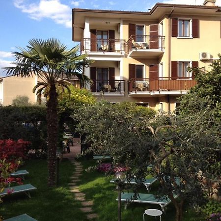 Hotel Erika Малчезине Екстериор снимка