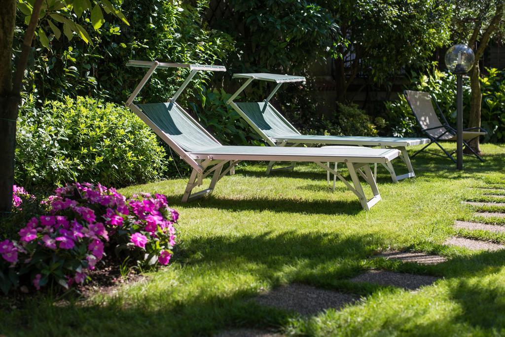 Hotel Erika Малчезине Екстериор снимка