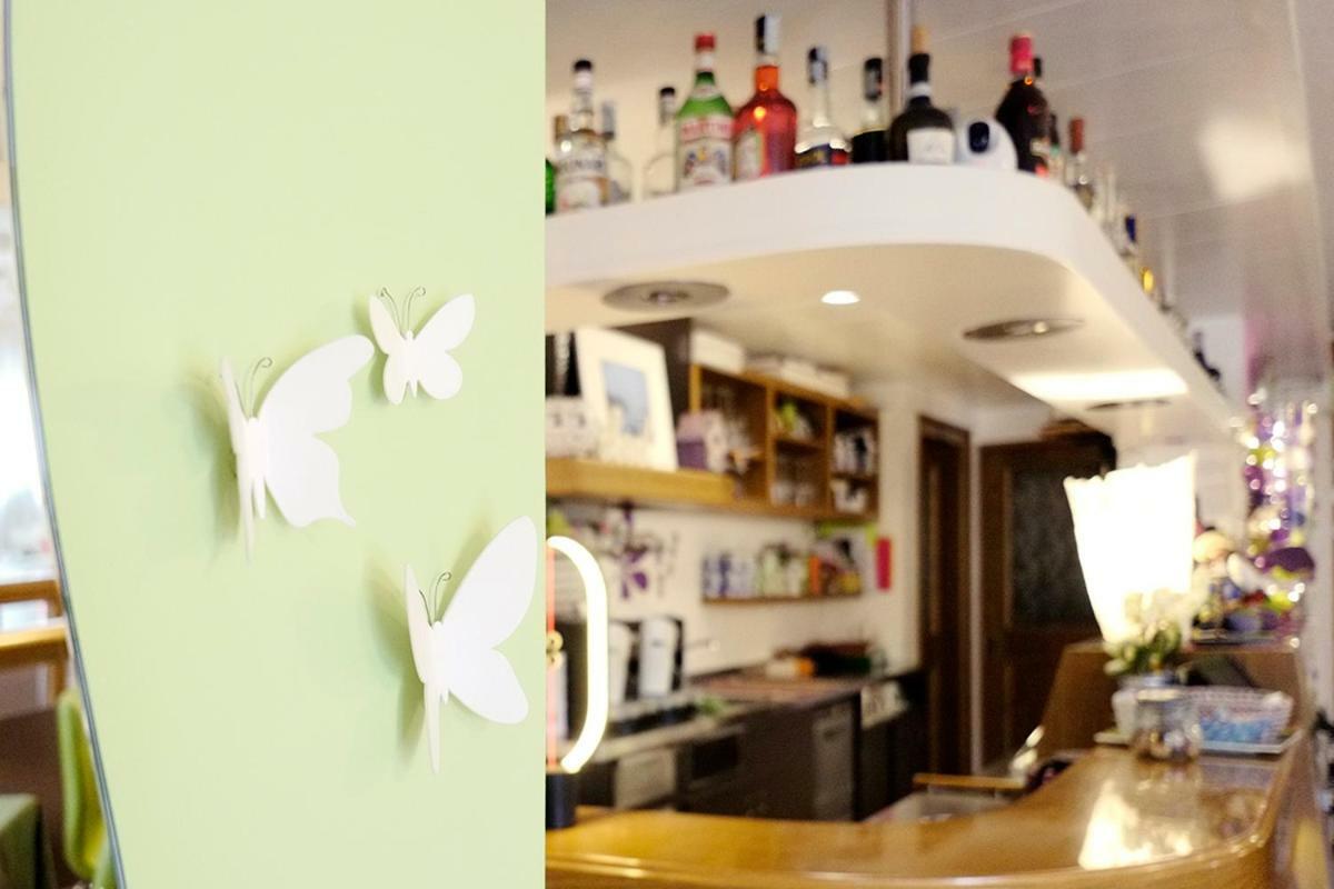 Hotel Erika Малчезине Екстериор снимка