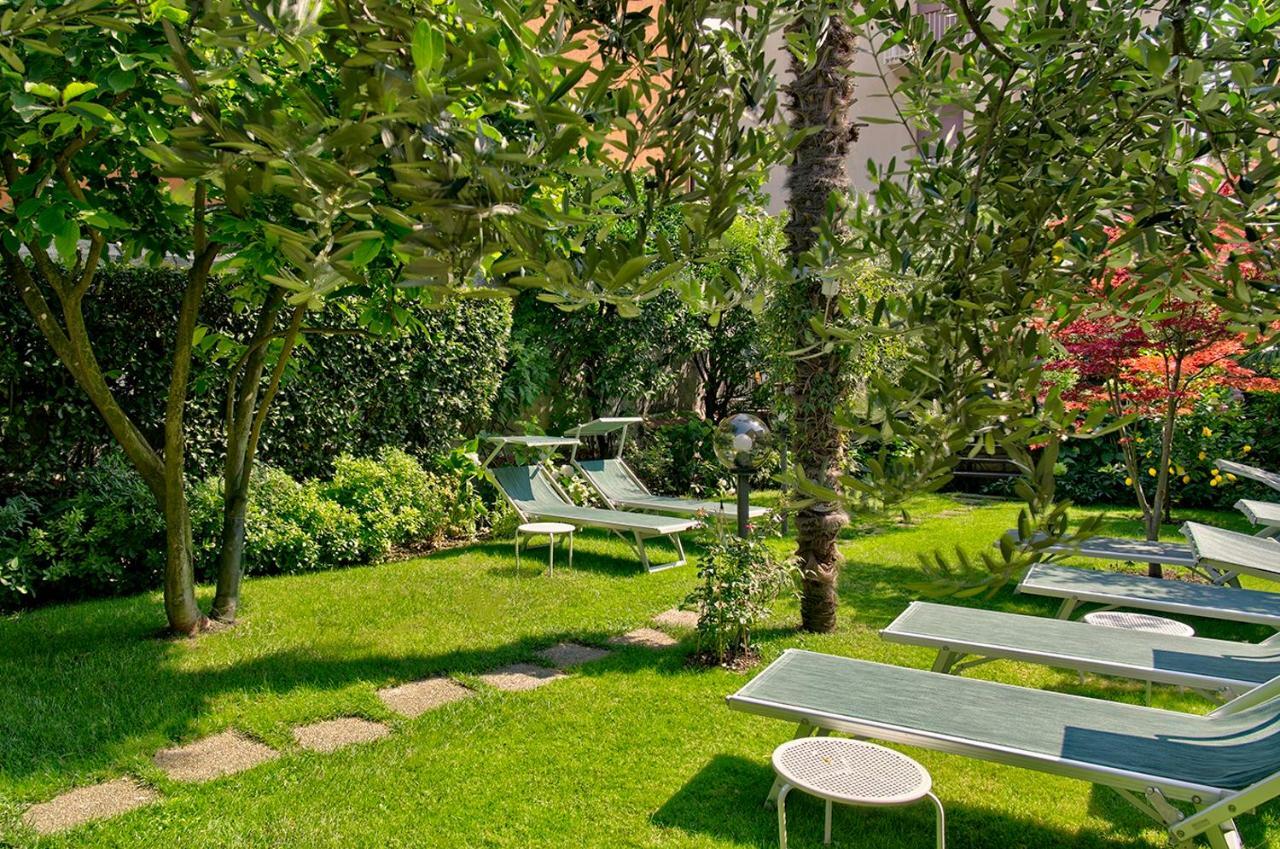 Hotel Erika Малчезине Екстериор снимка